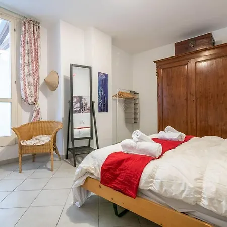 Horse Superior Garden Apartment *